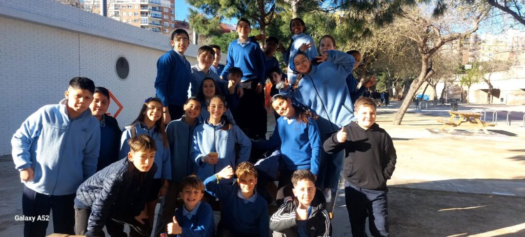 Ayer los alumnos/as de 5° y 6° salieron de excursión al Palau de la Música y tam...