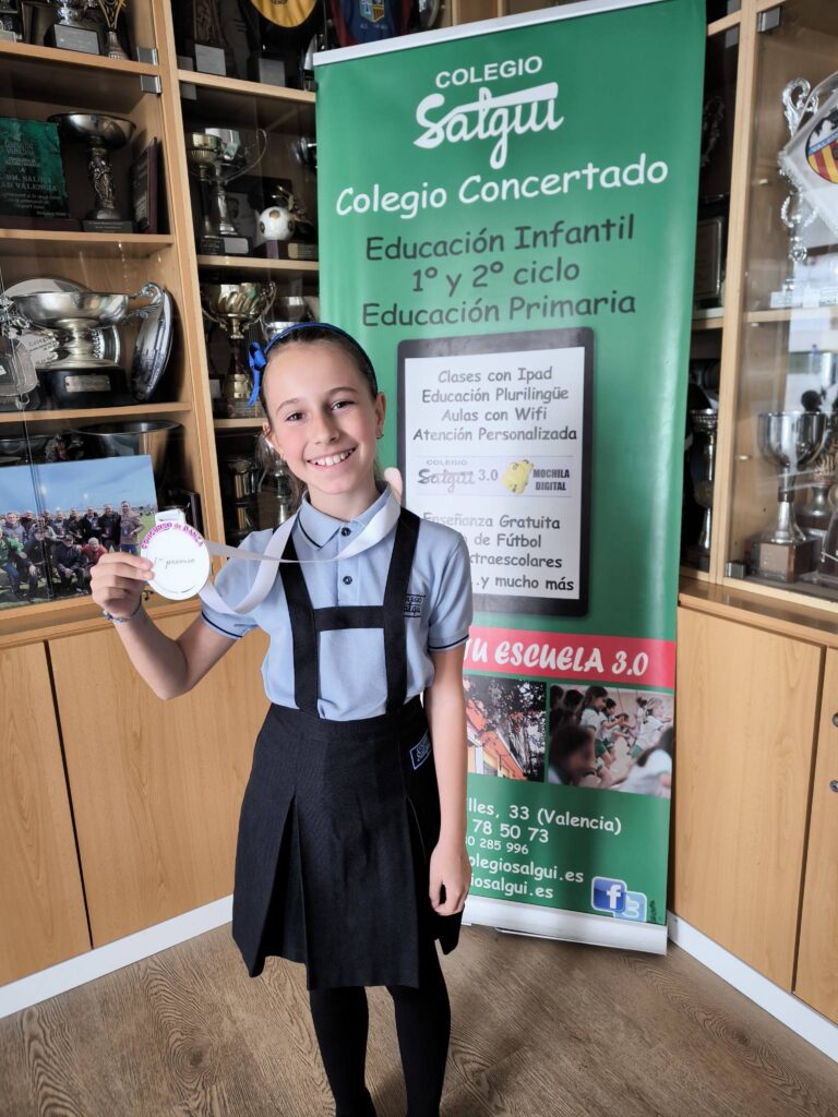 Felicitamos a nuestra alumna Vega Bolinches Pascual por su primer premio en bal...