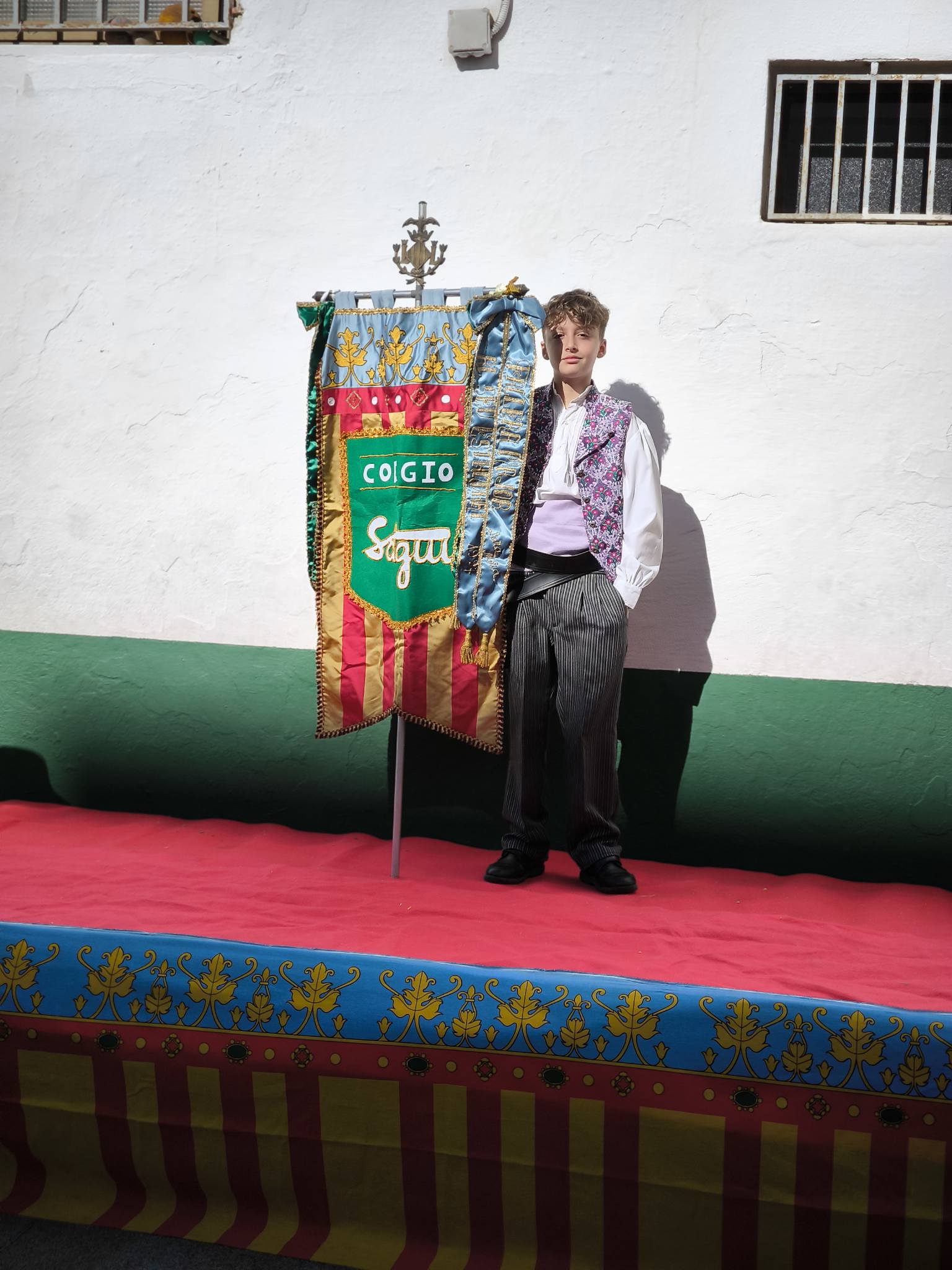 ¡El día grande de nuestro cole! El Colegio Salgui en falles...